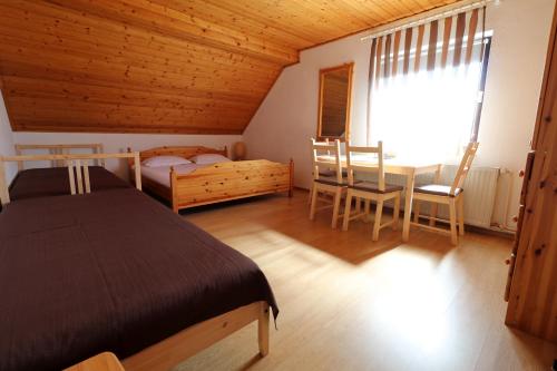 Quadruple Room image 5