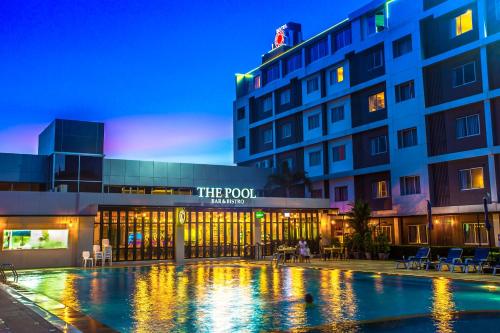 สระว่ายน้ำ, New Travel Lodge in จันทบุรี