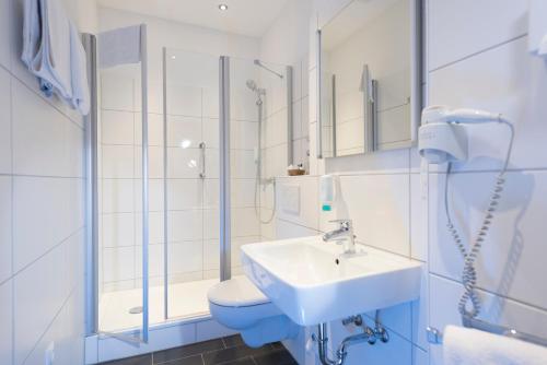 Atlantic Hotel Garni - image 10