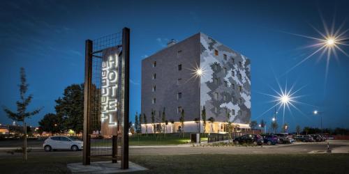 Hotel The Cube Fidenza