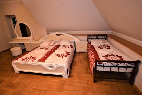 3 twin beds