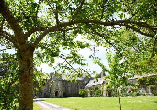 Dartington Hall - Accommodation - Totnes