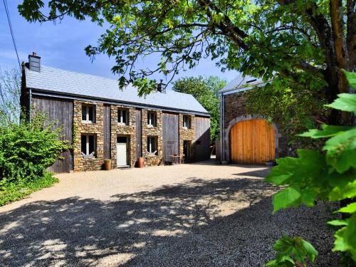  Elegant Farmhouse in Durbuy with Sauna, Unterkunft in Oppagne
