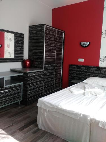 Fits Guest House - image 6