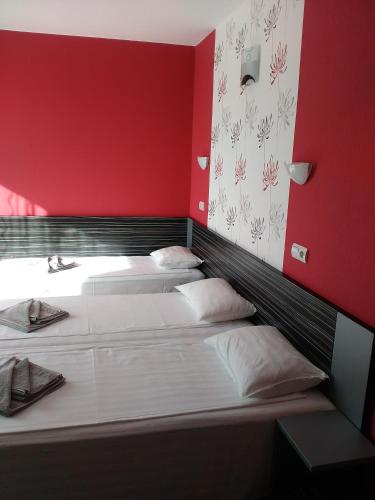Fits Guest House - image 14
