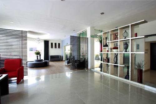 Hotel Embajadores - image 2