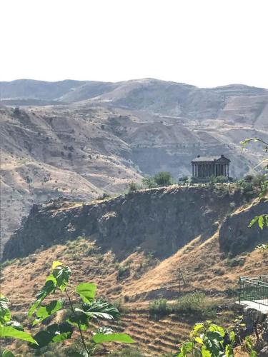 Garni Bread House - main image