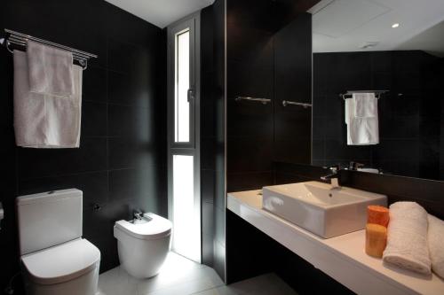 Fisa Rentals Les Corts Apartments - image 2