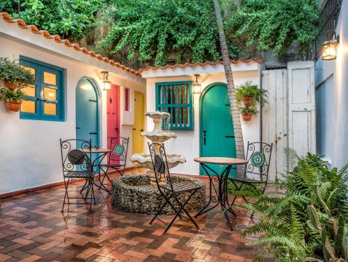 Colonial 154 H Boutique