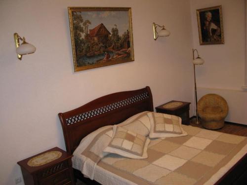 Gostiniy Dvor on Troitskaya - image 2