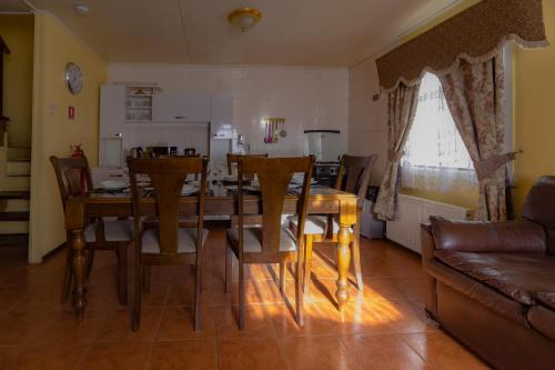3 bedrooms, 5 beds