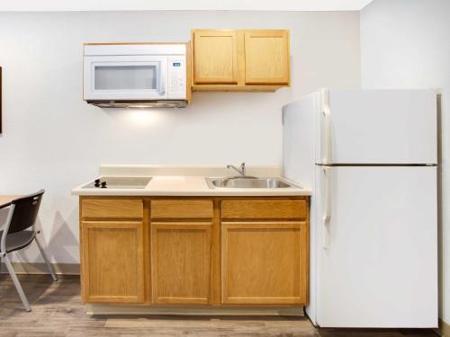 廚房, 伍德斯普林夏洛特謝爾比套房公寓 (WoodSpring Suites Charlotte Shelby) in 謝爾比