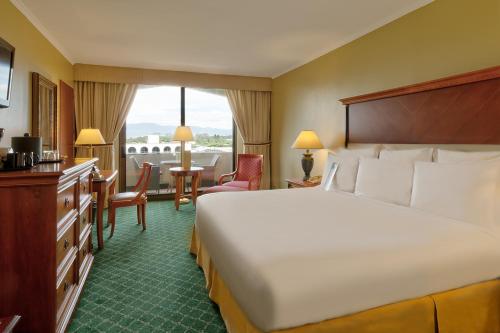 2 queen beds