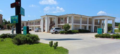 Carom Inn a Travelodge by Wyndham Denham Springs-Baton Rouge