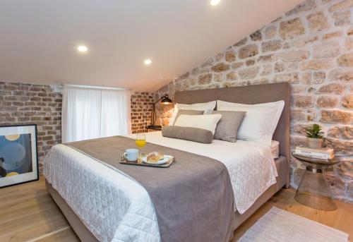  Historical house few meters from the beach, Unterkunft in Kaštela