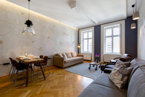 Designer Dream Home In The Absolute Center - image 11