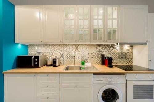 Designer Dream Home In The Absolute Center - image 13