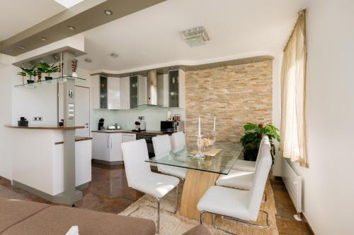 Panorama Dream Home w 3BDR A/C Garage & Jacuzzi - image 8