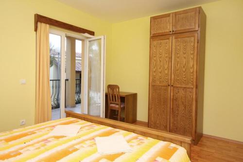 Apartments by the sea Rogoznica - 3265