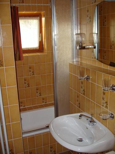 Studio Apartment with Balcony image 3