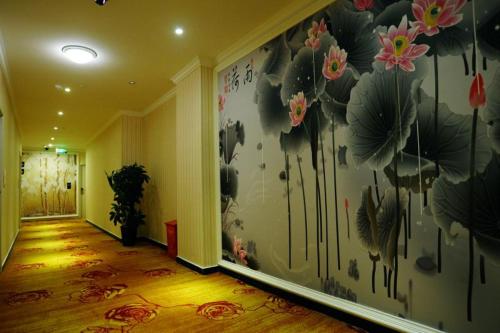 Chongqing Haoda Hotel Ideally located in the Shiqiaozhen area, Chongqing Haoda Hotel promises a relaxing and wonderful visit. Both business travelers and tourists can enjoy the propertys facilities and services. Service-m