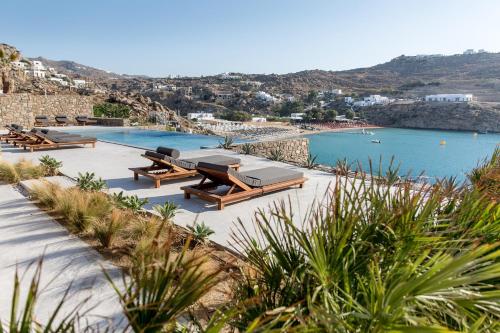 Six-Bedroom Villa with Private Pool and Sea View room in Nimbus My Aktis
