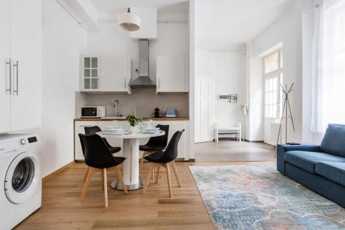 Basilica Dream Home In The Absolute Center - image 3