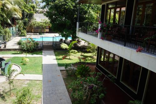 

Lake Side Tourist Inn