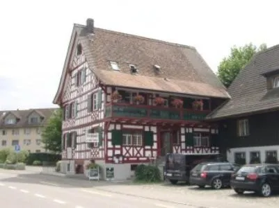 Hotel Restaurant Pizzeria Rotes Haus in Landschlacht Gemeinde Münsterlingen, Schweiz