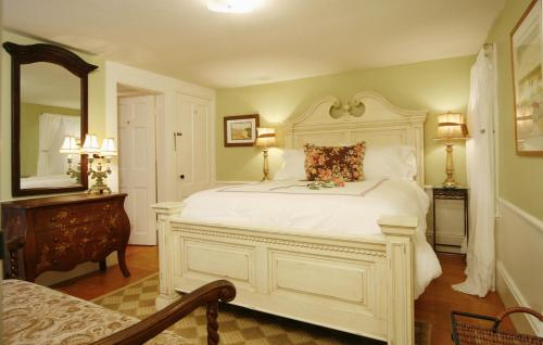 Beach & King Street Inn - image 4