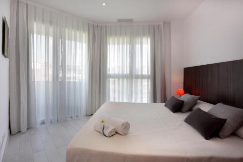 Fisa Rentals Les Corts Apartments - main image