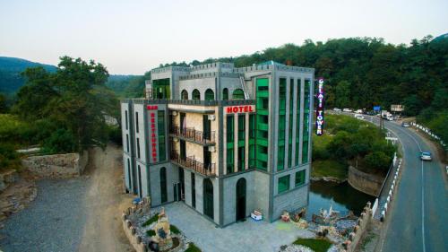 Gelati Tower, Tkibuli