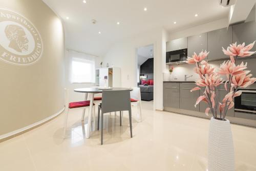 2 bedrooms, 3 beds