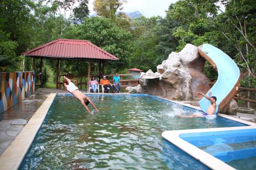 สระว่ายน้ำ, Hilamito Lodge in เตลา