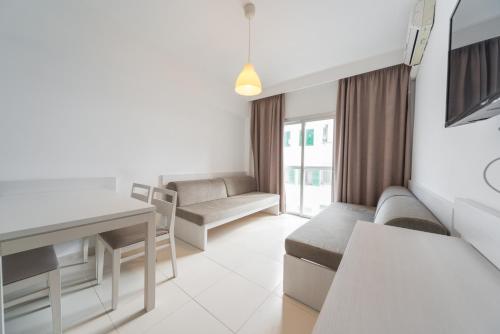 Apartamentos Embat - image 3