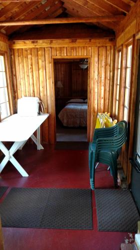 Log Cottage on Blue Lake in Kalkaska, USA