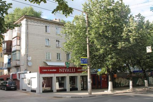 Indgang, Studio on main street in Balti