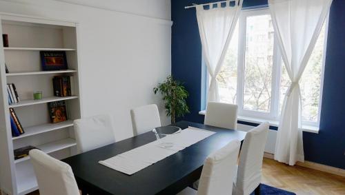 Cozy 2BR Apartment on Vitosha Blvd - next to NDK, Sofia (zdjęcie 3)