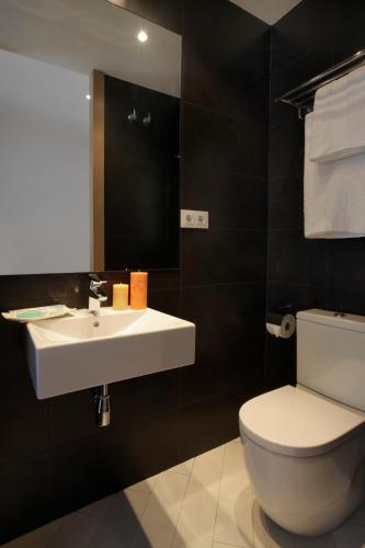 Fisa Rentals Les Corts Apartments - image 4