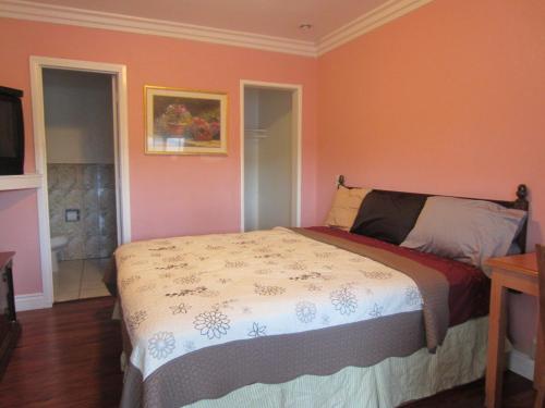 Travel Eagle Inn Motel - image 4