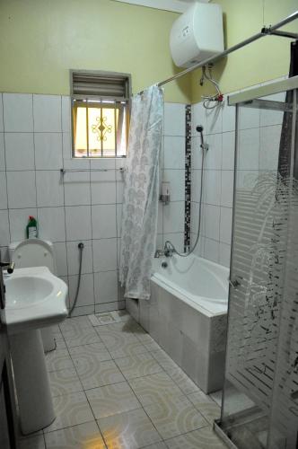 Namugongo Holiday Home - image 2