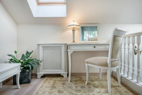 Luxury Suite image 10
