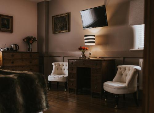 Healing Manor Hotel - image 2