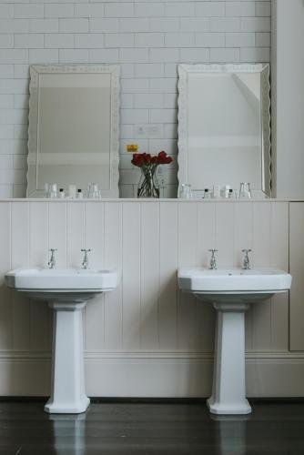Healing Manor Hotel - image 10