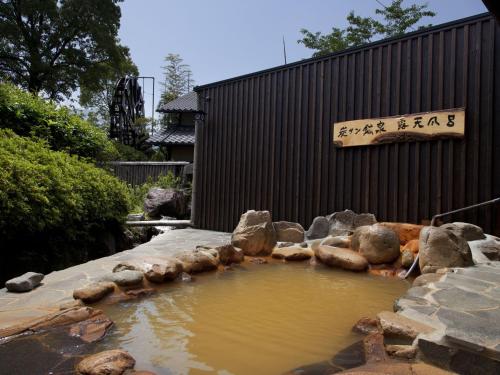 Open air bath, Gokuraku Onsen Takumi no Yado in Takaharu