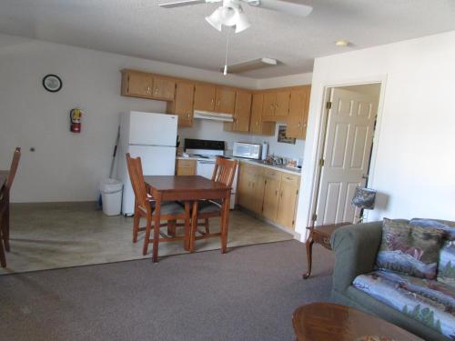 Douglas Inn & Suites, Blue Ridge, GA - 주방