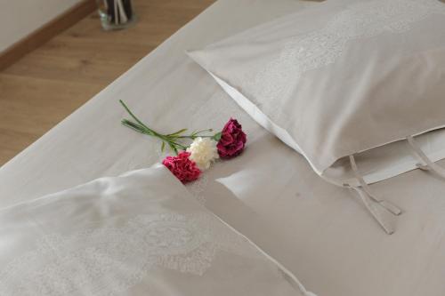 Deluxe Double Room with Balcony image 2