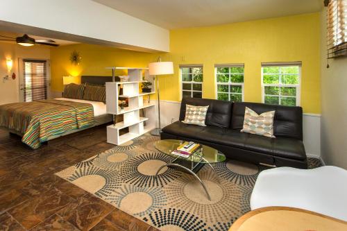 King Corner Suite image 5