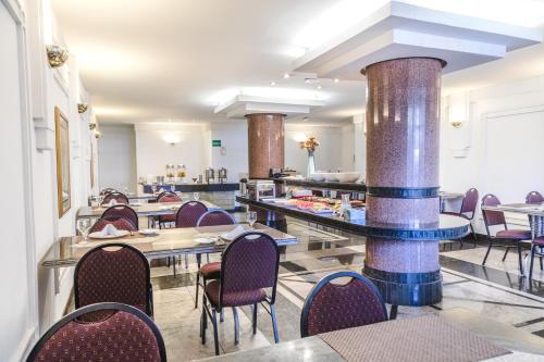 Restaurant, Monumental Bittar Hotel in Brasilia