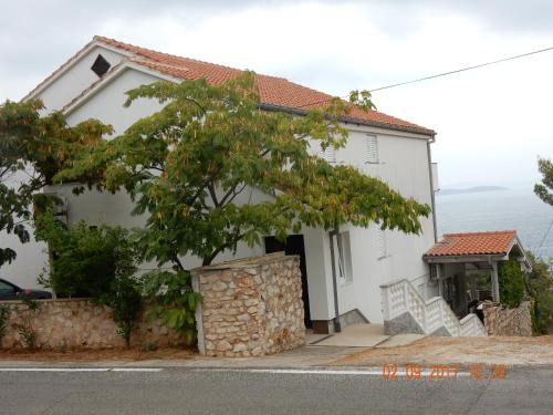  Apartments Mandolina - Hiša na samem s pogledom na morje-HIŠA SE PRODAJA V CELOTI S 6 APARTMANI, Unterkunft in Žman